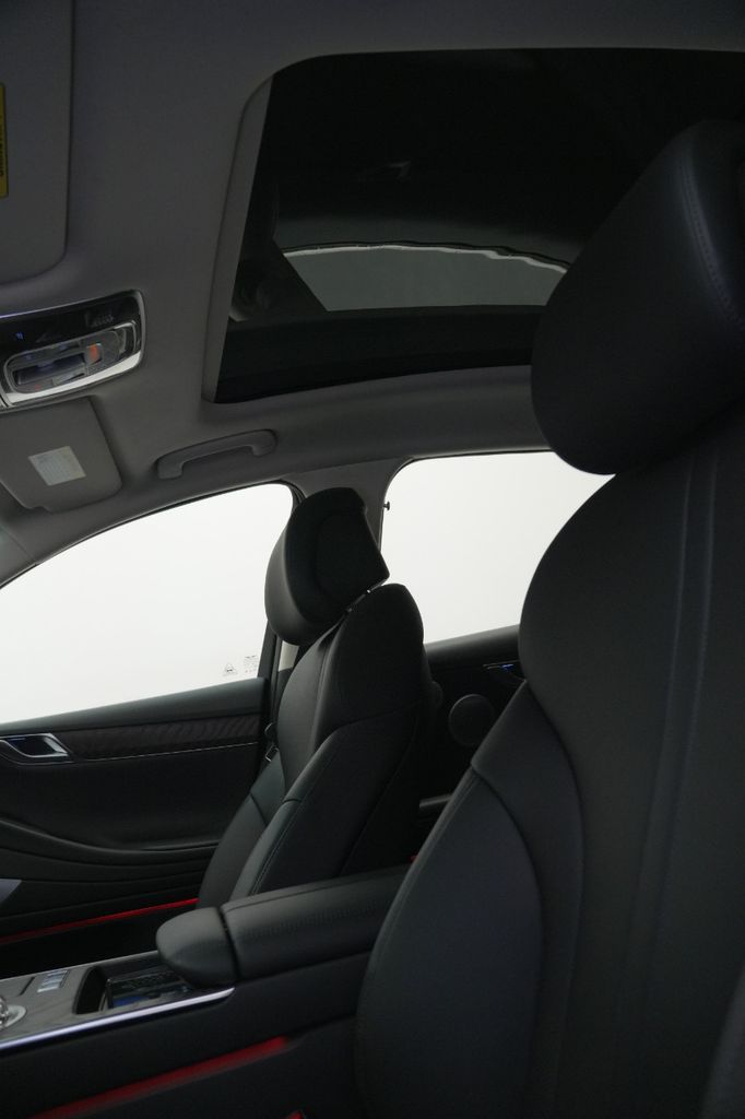 2025 Genesis G80