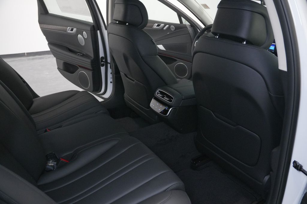 2025 Genesis G80