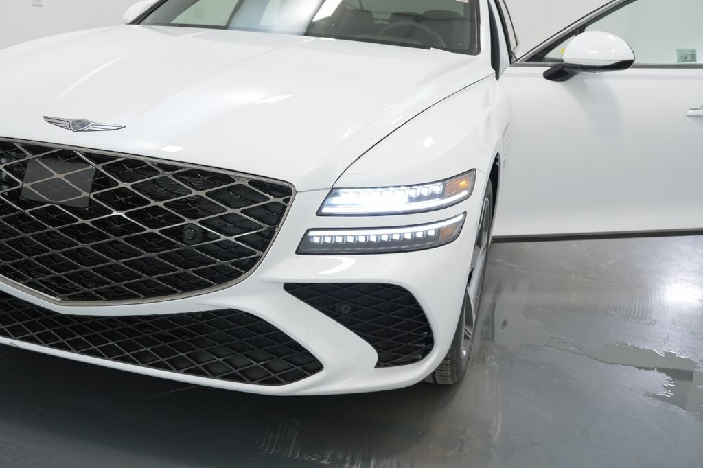2025 Genesis G80