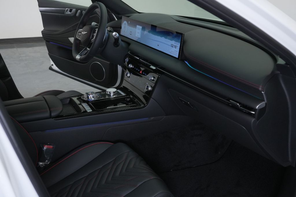 2025 Genesis G80
