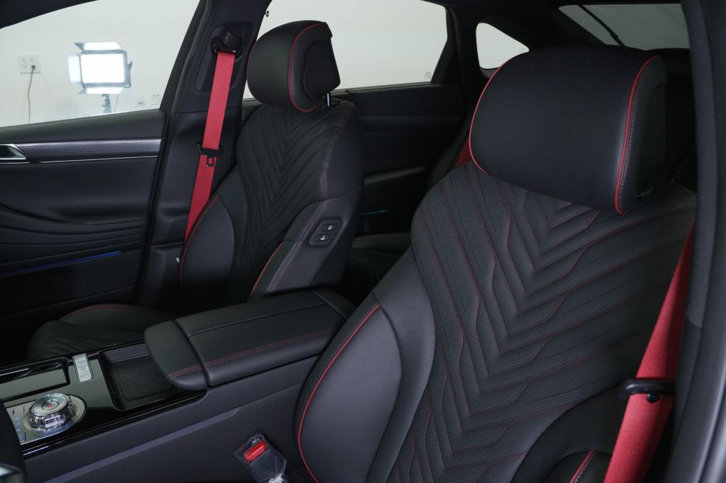2025 Genesis G80