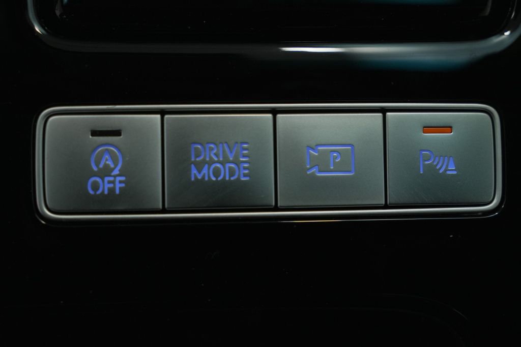 2025 Genesis G80