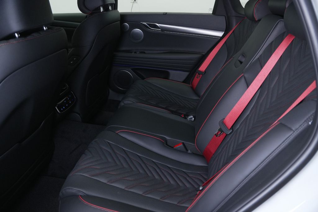 2025 Genesis G80