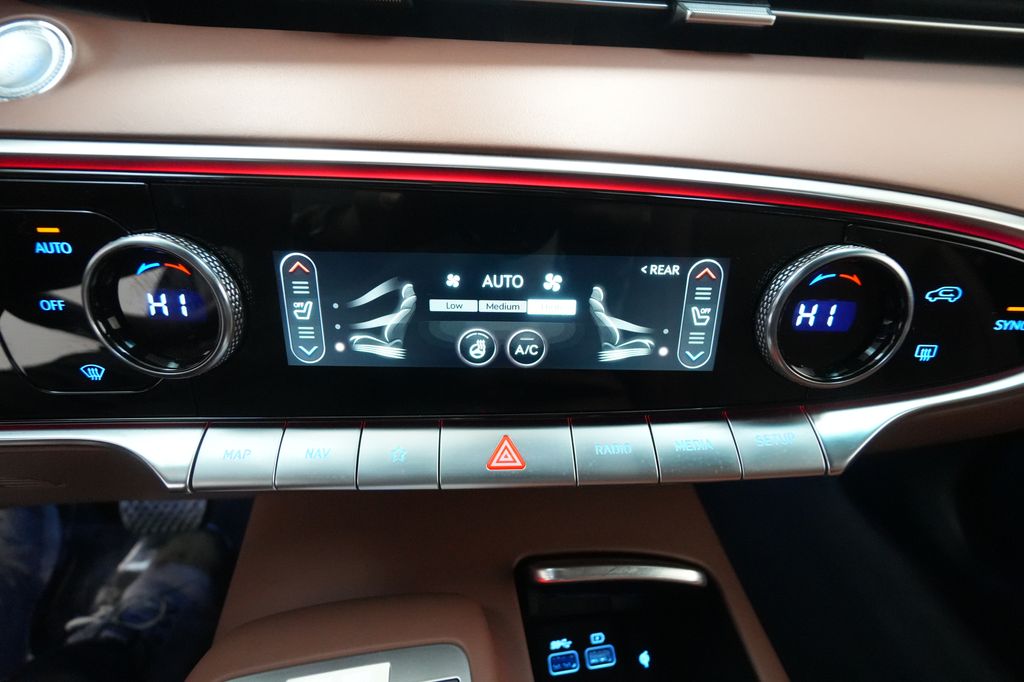 2023 Genesis GV70