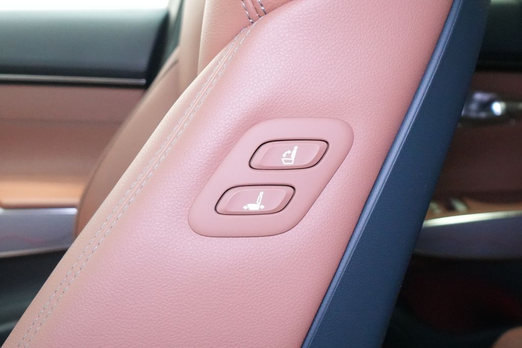 2023 Genesis GV70