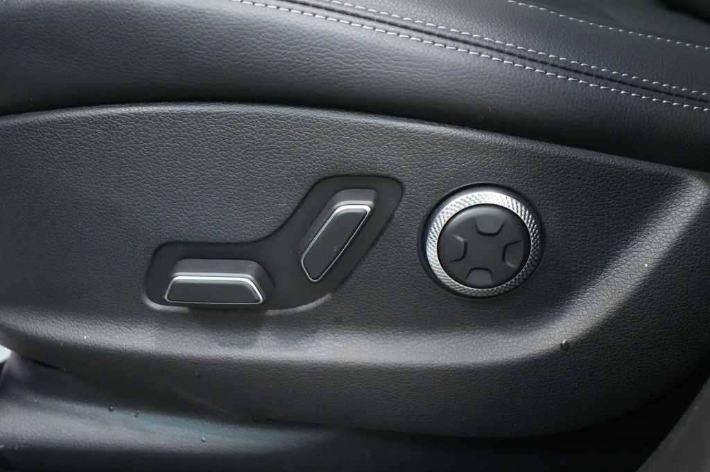 2026 Genesis GV70