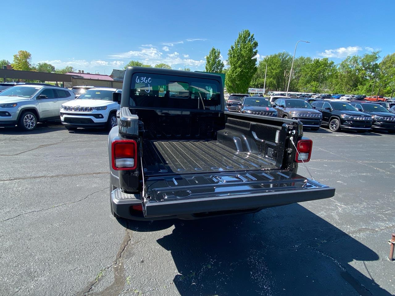 2024 Jeep Gladiator