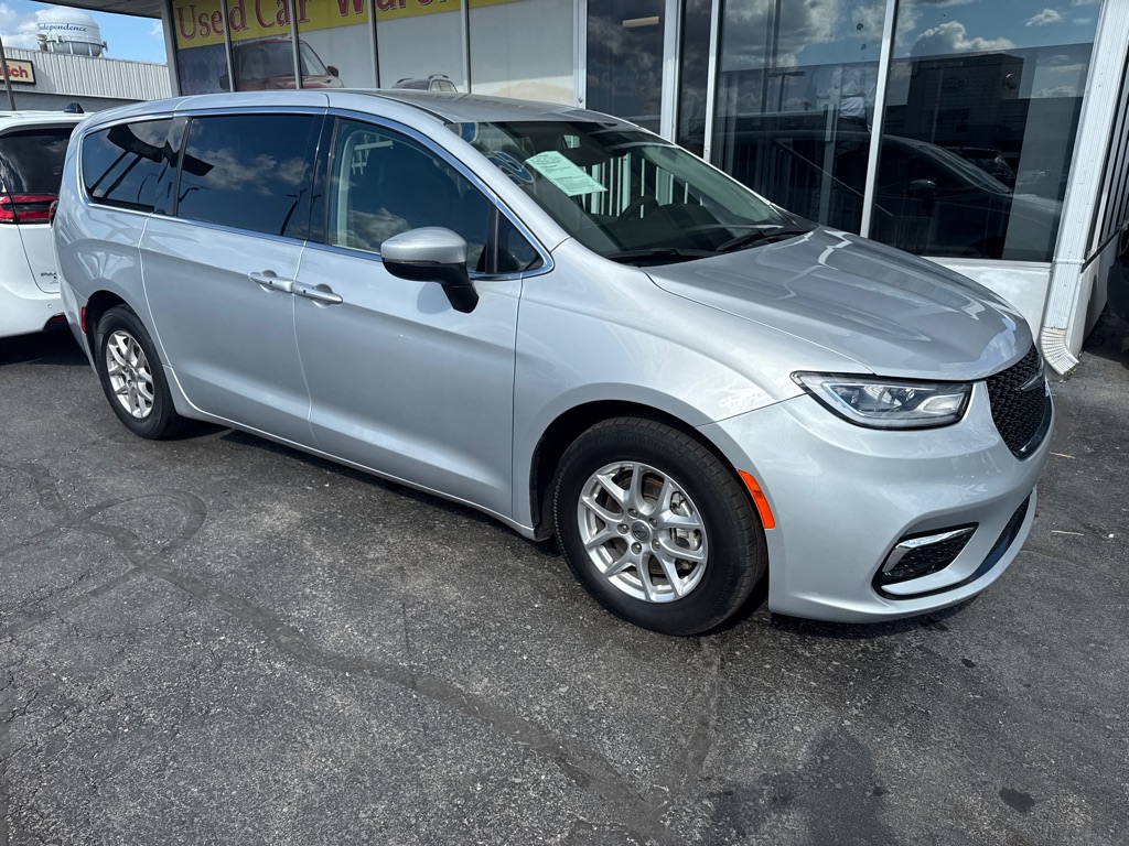 Used 2023 Chrysler Pacifica Touring L Vans