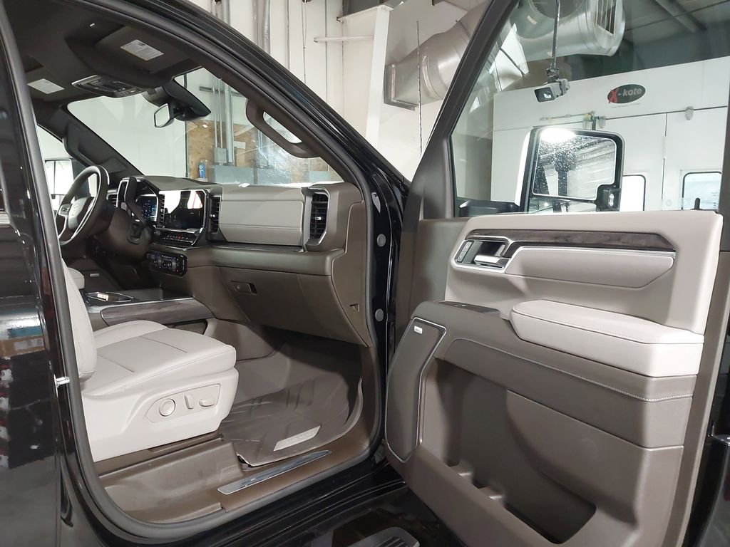 2025 Chevrolet Silverado 3500