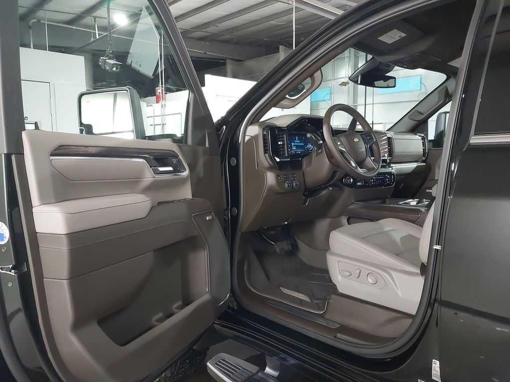 2025 Chevrolet Silverado 3500