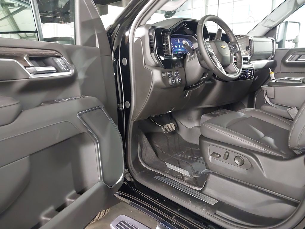2025 Chevrolet Silverado 3500