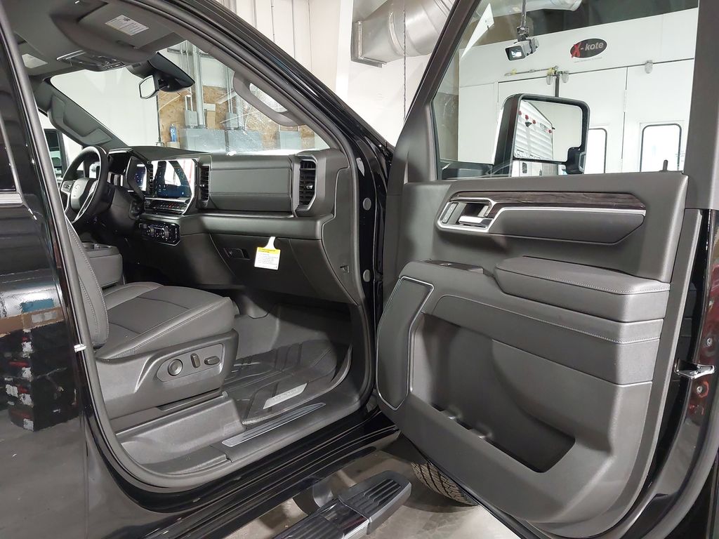 2025 Chevrolet Silverado 3500