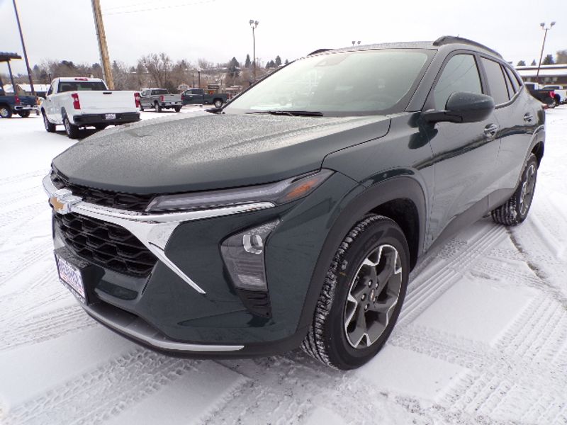 New 2025 Chevrolet Trax LT Cars