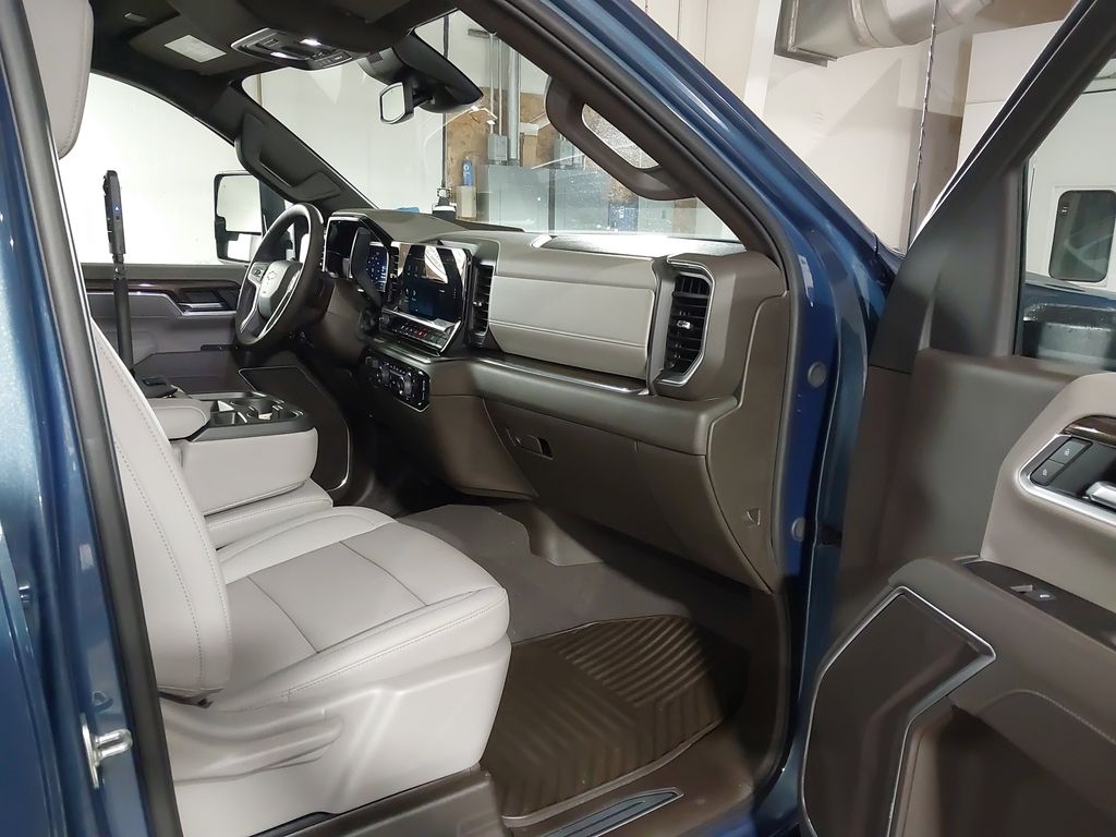 2025 Chevrolet Silverado 3500