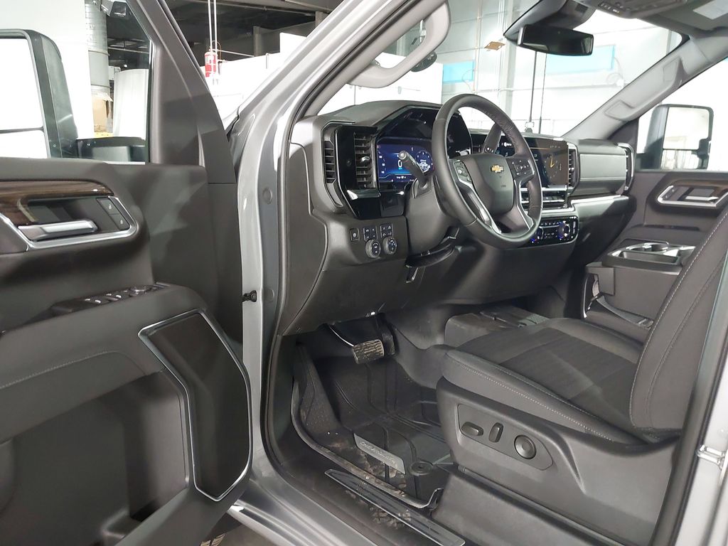 2025 Chevrolet Silverado 3500