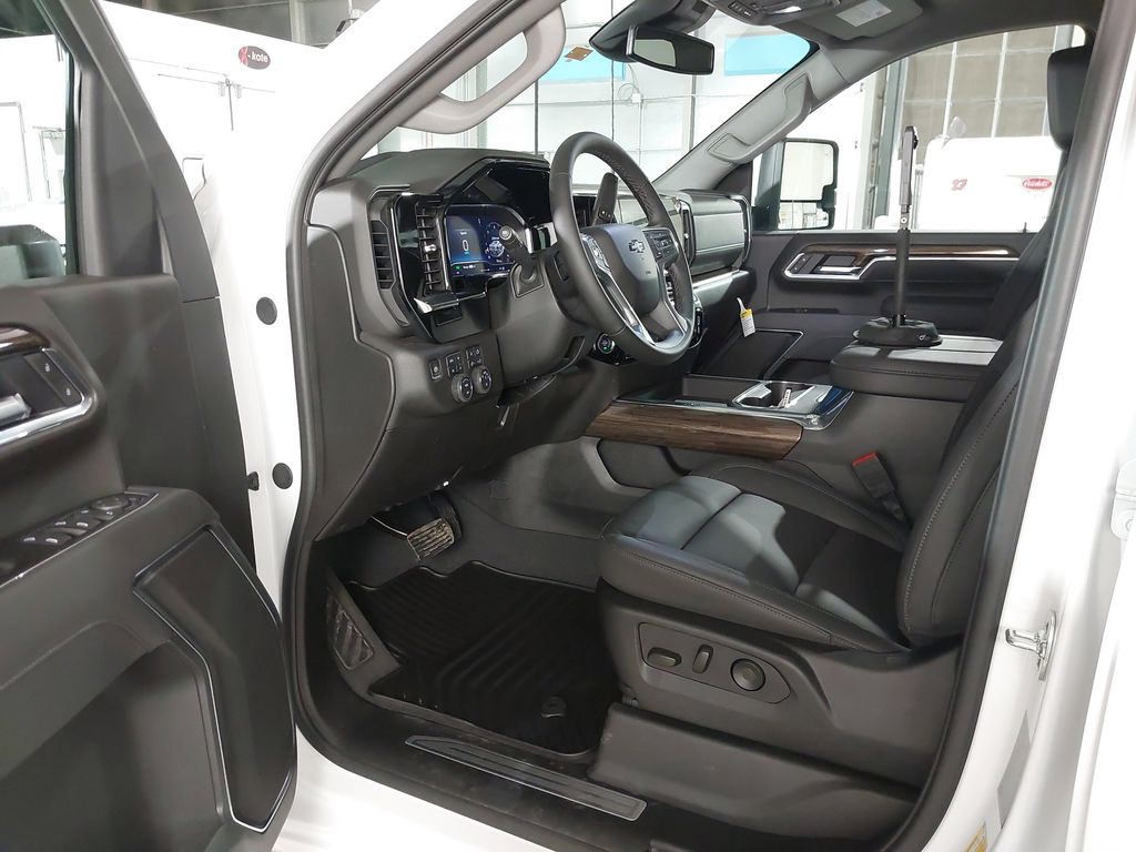 2025 Chevrolet Silverado 3500