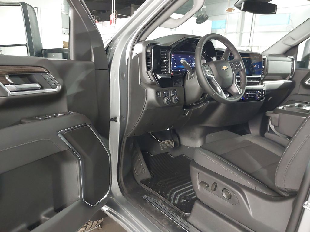 2025 Chevrolet Silverado 3500