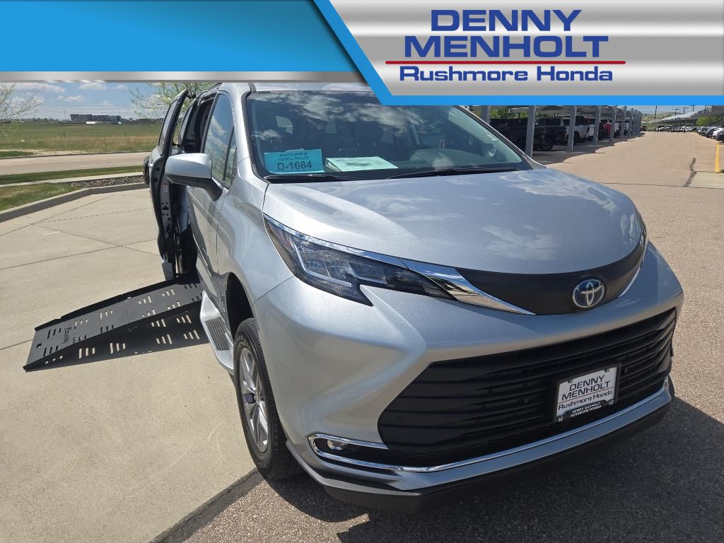 Used 2022 Toyota Sienna XLE BRAUN ABILITY CONVERSION Vans