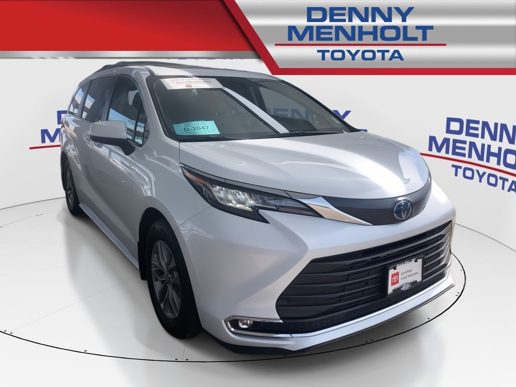 Used 2022 Toyota Sienna XLE Vans