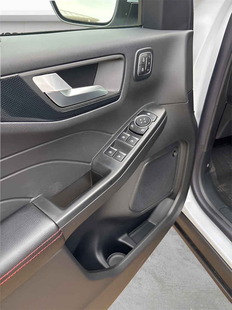 2025 Ford Escape Hybrid