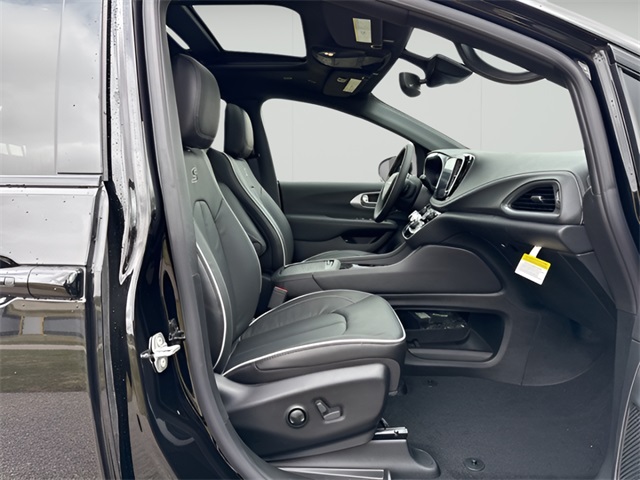 2025 Chrysler Pacifica Hybrid