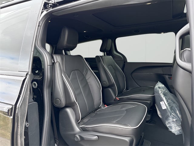 2025 Chrysler Pacifica Hybrid