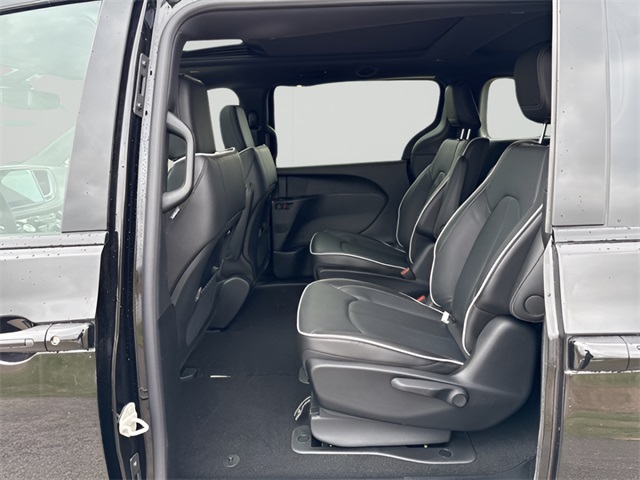 2025 Chrysler Pacifica Hybrid