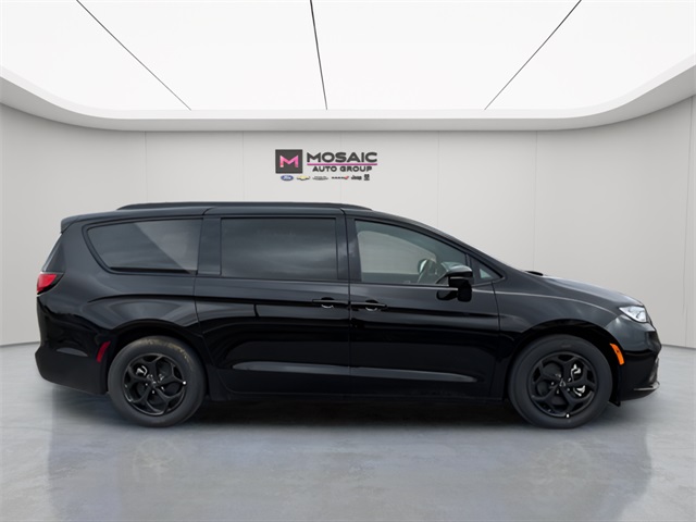 2025 Chrysler Pacifica Hybrid