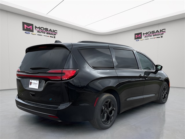 2025 Chrysler Pacifica Hybrid