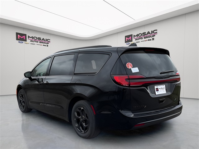 2025 Chrysler Pacifica Hybrid
