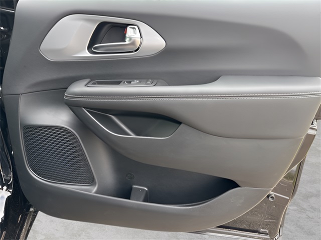 2025 Chrysler Pacifica Hybrid
