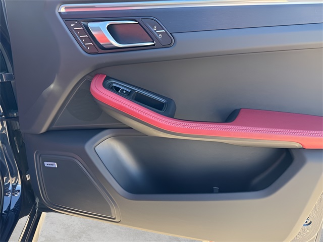 2022 Porsche Macan